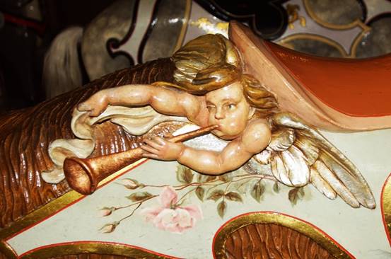 A picture containing indoor

Description automatically generated