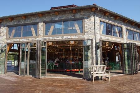 A store front at day
Description generated with very high confidence