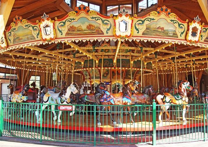 A group of people in a carousel
Description generated with high confidence