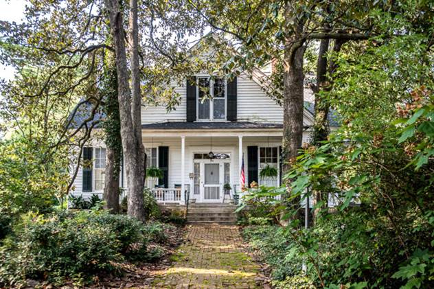 A white house with trees around it
Description automatically generated with medium confidence