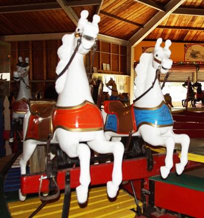 A picture containing indoor, floor, table, wall

Description automatically generated