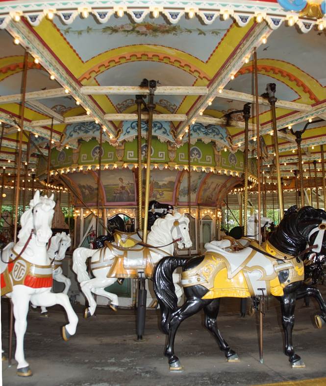 A carousel in front of a building
Description generated with very high confidence