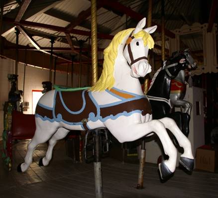 A statue of a horse

Description automatically generated