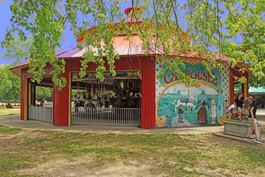 A picture containing outdoor, tree, sky, playground

Description automatically generated