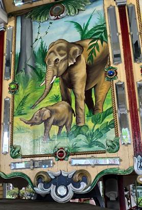 An elephant painting on a wall

AI-generated content may be incorrect.