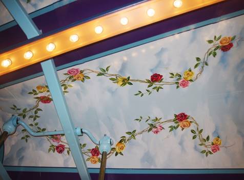 A picture containing indoor

Description automatically generated