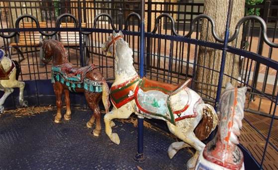 A close up of a cage

Description automatically generated