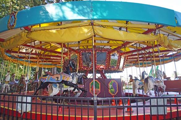 A group of people in a carousel

Description automatically generated
