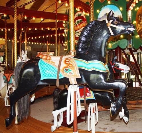 A statue of a carousel

Description automatically generated